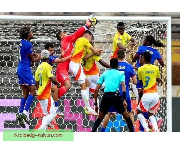 哥伦比亚队中场控制能力逐渐提升，表现值得关注